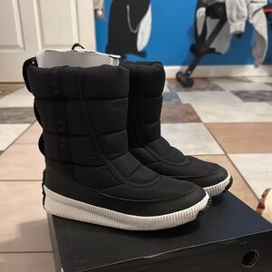 Sorel Black and White Winter Boots